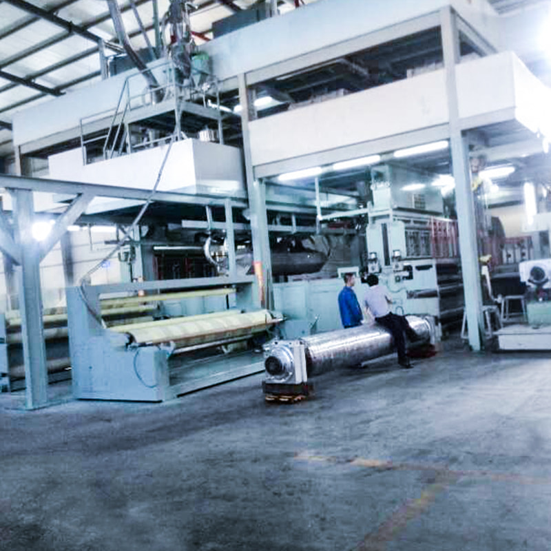 آلة صنع الأقمشة غير المنسوجة SMS آلة صنع الأقمشة غير المنسوجة SMS